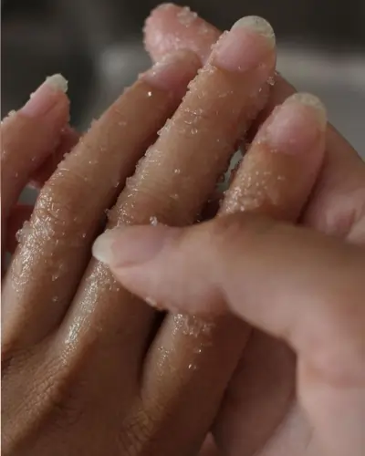 Alternatives for Removing Gel Polish With Sugar Scrubs